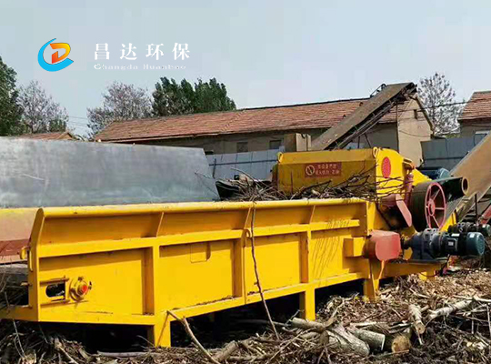 昌達環保綜合破碎機客戶現場.jpg