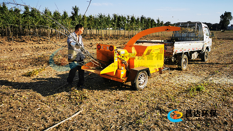 河南昌達HC-6130型樹枝粉碎機新疆客戶使用現場，樹枝粉碎機實體廠家！
