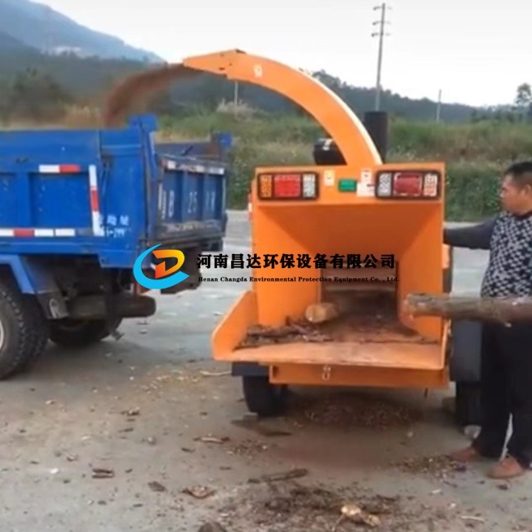 河南昌達HC-6145樹枝粉碎機河南信陽客戶使用現(xiàn)場.jpg