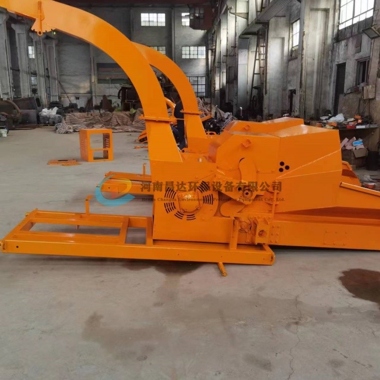 湖北客戶定制車載式樹枝粉碎車主機.jpg